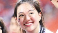 Yuk kenalan dengan Sirin Triwutpipatkul, tim medis Timnas Thailand di Piala AFF 2018. Kecantikan Sirin membuat traveler langsung gagal fokus dan jadi viral di media sosial (Instagram/@sirinlily)  