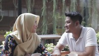 Eksis di Instagram, pemilik nama lengkap Ryana Dea Maharani ini punya 3 juta followers. Bersama sang suami, Ryana kerap membagikan momen kulineran berdua. Foto: Instagram ryana_dea