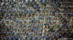 Hadiri HUT Korpri, Jokowi Selfie dengan ASN
