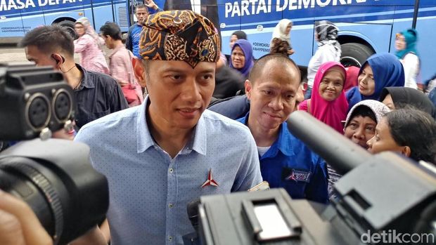 SBY Sekeluarga Temui Kader dan Simpatisan di Bandung
