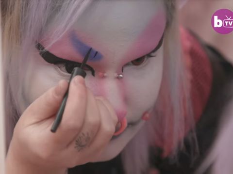 Wanita Ini Bertransformasi Jadi Boneka Busuk, Pacarnya Masih Cinta