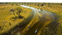 Traveler bisa safari menggunakan kano dalam ekspedisi selama 5 hari 4 malam. Kano menyusuri sungai sepanjang 45 km dari Delta Okavango ke Selinda Camp (Beverly Joubert/National Geographic Creative/BBC Travel)