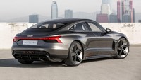 Motor listriknya memberikan tenaga sampai 434 kW atau sekitar 590 daya kuda. Cukup besar untuk ukuran sebuah mobil sport. Daya itu diteruskan ke roda melalui sistem all wheel drive quattro permanent dengan torque vectoring. Pool/Audi.