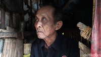 Kakek yang biasa dipanggil Pak Bunah ini hidup sebatang kara di gubuk tersebut. Untuk mengisi perut ia mengandalkan belas kasihan para tetangga di Lingkungan Jeruk Tipis RT 001 RW 003, Kelurahan Bulakan, Kecamatan Cibeber, Kota Cilegon.