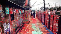 Seorang pensiunan tentara membuat kawasannya menjadi tempat wisata. Hal itu dilakukannya karena bosan karena hanya sedikit tetangga yang tinggal di sana.  Foto: Dok. Instagram