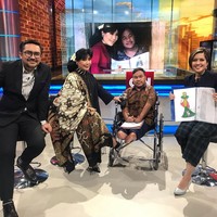 Setelah bertemu Rahmat Hidayat, Anne Avantie mengungkapkan keinginannya untuk mengembangkan bakat pria difabel tersebut. Rahmat akan diajak Anne ke butiknya di Semarang untuk melihat seperti apa dunia fashion yang sesungguhnya. Anne sendiri juga memiliki sekolah untuk mengembangkan bakat anak berkebutuhan khusus, Bina Bunda. Foto: Instagram