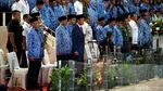 Hadiri HUT Korpri, Jokowi Selfie dengan ASN