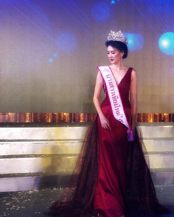 Tak heran, mahasiswa Kedokteran Universitas Chiang Mai ini begitu cantik. Sirin ternyata pernah menyandang predikat sebagai Miss Chiang Mai 2012 (Instagram/@sirinlily) Tak heran, mahasiswa Kedokteran Universitas Chiang Mai ini begitu cantik. Sirin ternyata pernah menyandang predikat sebagai Miss Chiang Mai 2012 (Instagram/@sirinlily)