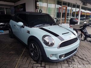 STNK Mobil MINI Gisel yang Dijual Masih Atas Nama Gading
