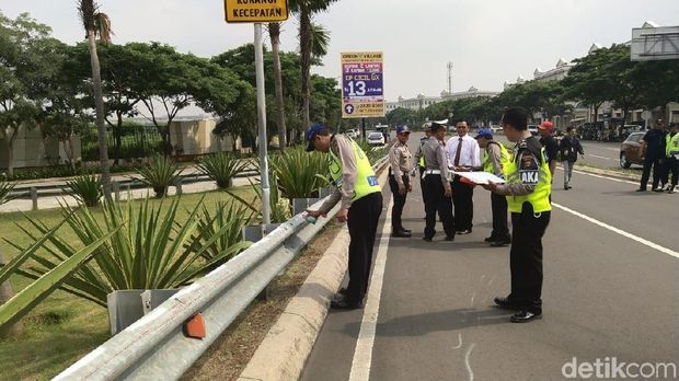 Olah TKP, Polisi Buat Animasi Kecelakaan Pikap di Cipondoh