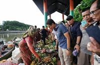 Begini Serunya Sarapan di Pasar Terapung, Banjarmasin