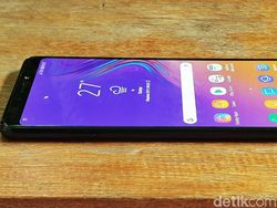 Unboxing Galaxy A9, Ponsel Empat Kamera Pertama di Dunia