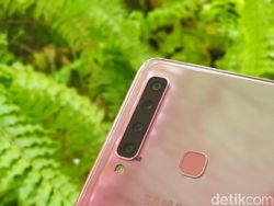 Unboxing Galaxy A9, Ponsel Empat Kamera Pertama di Dunia
