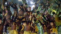 Pertunjukan seni menampilkan kebudayaan nusantara, mulai dari nyanyian hingga tarian.