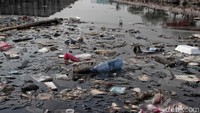Sampah plastik menjadi momok yang terus membayangi seluruh negara di dunia, tak terkecuali Indonesia.