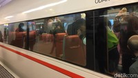 Kereta ini mulai diperkenalkan pada tahun 2005, memiliki eksterior berwarna putih dan interior kereta yang nyaman.