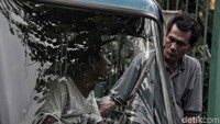 Menurut mereka, antrean panjang terjadi karena beberapa SPBG di Jakarta tidak berfungsi. Menurut mereka, antrean panjang terjadi karena beberapa SPBG di Jakarta tidak berfungsi.