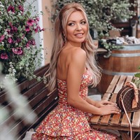 Kenalan dengan Kate Usmanova model kebugaran yang hits di Instagram dan memiliki jutaan pengikut. Ia pun banyak dikagumi netizen karena kulitnya yang berwarna kecokelatan dan bentuk tubuhnya yang indah. Foto: Instagram