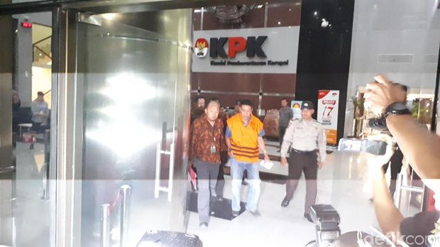 KPK menahan tersangka suap hakim PN Jaksel