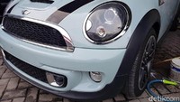 Ini adalah MINI Cooper 1.6 S Cabriolet tahun 2012.