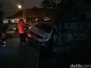Pemobil Ini Heran 7 Kali Terperosok ke Parit di Denpasar, Kenapa?