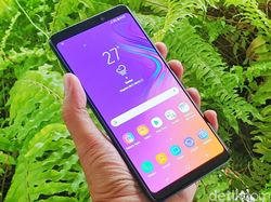 Unboxing Galaxy A9, Ponsel Empat Kamera Pertama di Dunia