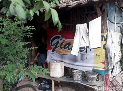 Lara Pak Bunah, Puluhan Tahun Tinggal di Gubuk Reyot