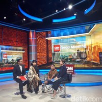 Momen kebersamaan Anne Avantie dan Rahmat berlanjut Kamis (29/11/2018) pagi ini. Keduanya hadir sebagai bintang tamu acara CNN Indonesia Good Morning. Foto: Rahmi Anjani/Wolipop