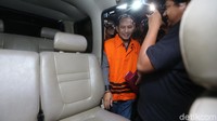 Uang Rp 150 juta itu diterima Iswahyu Widodo dan Irwan dari Arif melalui perantara Muhammad Ramadhan. Duit Rp 150 juta itu diberikan untuk mempengaruhi putusan sela agar tidak putus NO, yang sudah diketok pada Agustus 2018.
