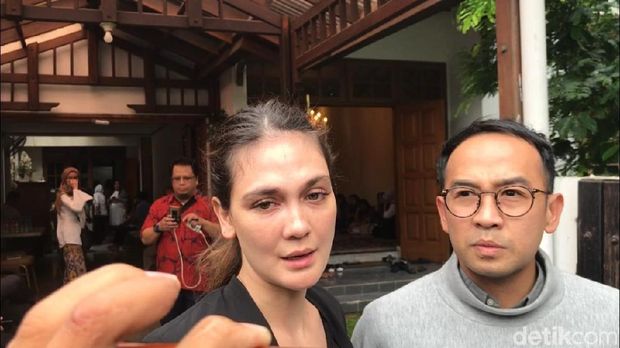 Ibunda Ayu Dewi Dimakamkan Besok Pagi