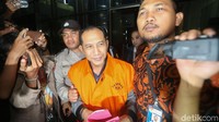 Widodo dan Irwan juga dijanjikan duit Rp 500 juta. Duit tersebut untuk mempengaruhi putusan yang dijadwalkan diketok pada Kamis (29/11). Saat KPK menangkap Ramadhan pada Selasa (27/11), ditemukan duit SGD 47 ribu atau setara dengan Rp 500 juta. Ramadhan diketahui pernah menjadi panitera PN Jaksel sebelum akhirnya pindah ke PN Jaktim.