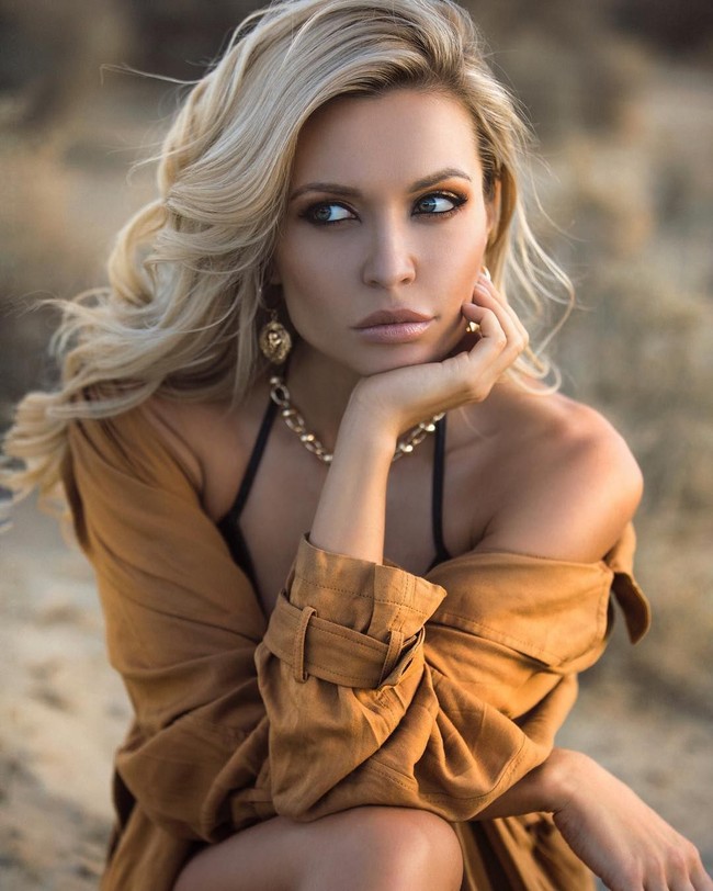  Ia kerap membagikan berbagai kegiatannya saat berolahraga dan memamerkan keseksian tubuhnya. Secara teratur, Kate juga memberikan tips pelatihan serta rekomendasi diet untuk protein dan karbohidrat. Foto: Instagram