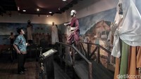 Di dalam Museum Bahari pun terdapat sejumlah diorama yang menampilkan beragam tokoh dari berbagai negara di dunia yang melakukan pelayaran dan bekerja sama dengan VOC untuk berdagang rempah-rempah.
