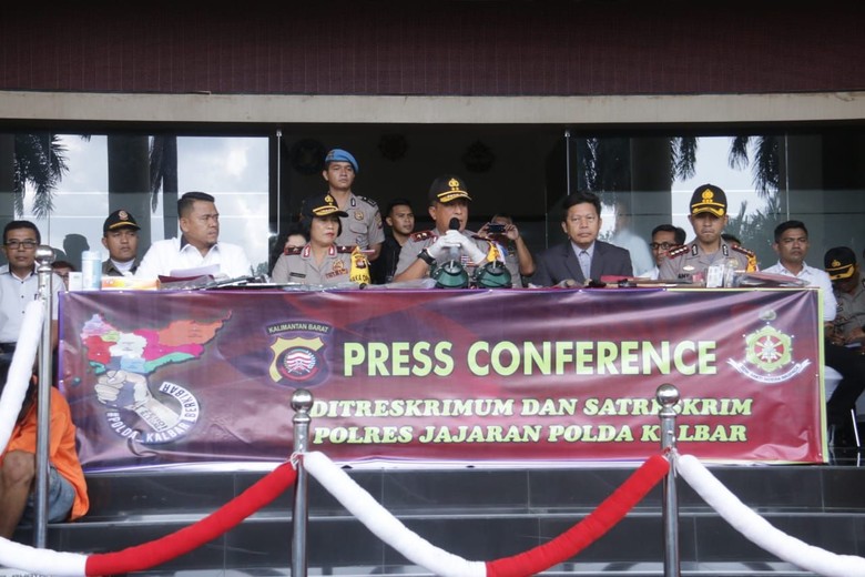 Polda Kalbar Ungkap Judi Dingdong Beromzet Miliaran Polda Kalbar Ungkap Judi Dingdong Beromzet Miliaran
