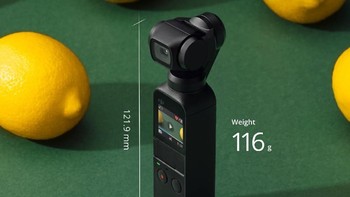 Osmo Pocket tingginya cuma 4 inch, dengan bobot 116 gram, yang ketika dimatikan, kameranya akan dilipat sedemikian rupa sehingga kamera ini bisa dengan mudah dikantongi. Foto: Dok. DJI