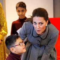 Dikabarkan People, Kate juga sempat mengobrol bersama anak kembar tersebut. Saat ibu tiga anak itu bertanya tentang sepakbola, Sai menjawab dengan polos, Aku suka menyundul. Foto: Getty Images