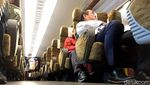 Tertibnya Antrean Orang Jepang di Stasiun yang Manjakan Mata
