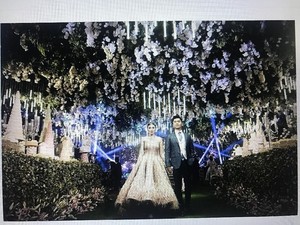 Mengintip Uniknya Undangan Pertunangan Crazy Rich Surabayan yang Viral