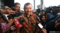 Ia diperiksa sebagai saksi untuk tersangka Kepala Dinas Penanaman Modal dan Pelayanan Terpadu Satu Pintu (DPMPTSP) Kabupaten Bekasi (non aktif) Dewi Tisnawati.