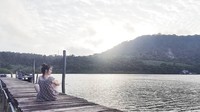 Kalau ini Sirin saat bersantai di dermaga Koh Kood Island, Thailand (Instagram/@sirinlily)  
