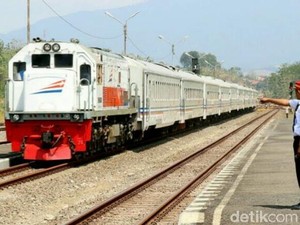Catat ya! Keliling Jateng-DIY Cukup Naik Satu KA
