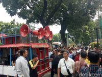 Sopir Bajaj Demo di Balai Kota, Keluhkan Suplai Gas di SPBG