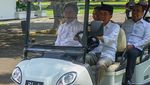 Momen Jokowi Sopiri Yusril di Istana Bogor