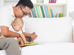Bikin Haru Istri, Begini Kisah Ayah yang Ikut Mengasuh Si Kecil