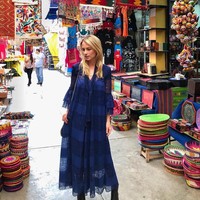 Wanita lulusan sejarah seni itu kini aktif bekerja di majalah Marie Claire sebagai associate market editor.  Foto: dok. Instagram