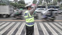 Polda Metro Jaya mencatat ada 3.624 kendaraan yang ditindak selama penerapan tilang elektronik atau E-TLE (electronic traffic law enforcement) di DKI Jakarta.
