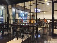 No Logic: Gurih Enak! Sop Buntut Bakar dengan Mie Goreng Vegetarian