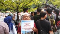 Massa korban Fistr Travel geruduk gedung MA 