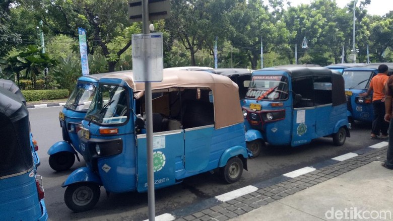 Sopir Bajaj Demo di Balai Kota, Keluhkan Suplai Gas di SPBG Sopir Bajaj Demo di Balai Kota, Keluhkan Suplai Gas di SPBG