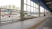 Kemudian target itu kembali molor hingga 23 November. Akhirnya, pembangunan skybridge dinyatakan selesai pada 30 November.